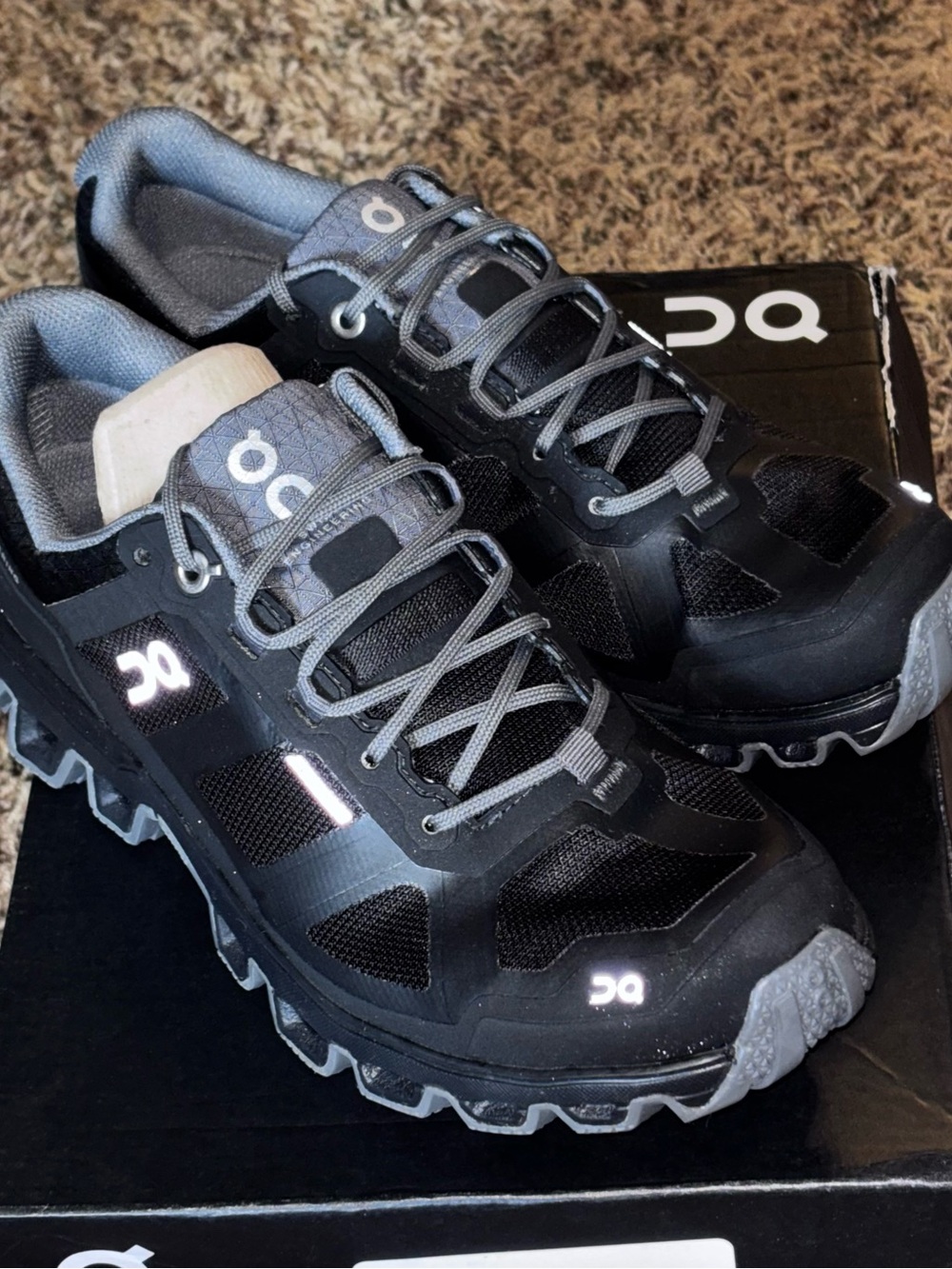 On Cloud Cloudventure Waterproof Women’s 5.5 Hiking Trail Shoes Black/Graphite